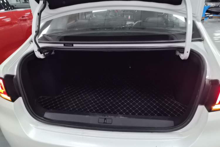 Used Peugeot 308 2016 350THP Automatic Prestige Edition Trunk