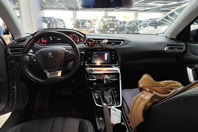 Used Peugeot 308 2018 1.6L Automatic Luxury Edition Center Console