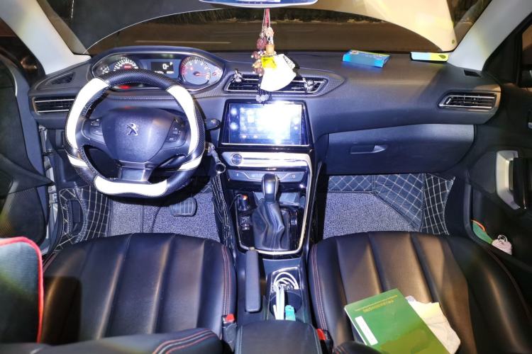 Used Peugeot 308 2018 1.6L Automatic Luxury Edition Center Console