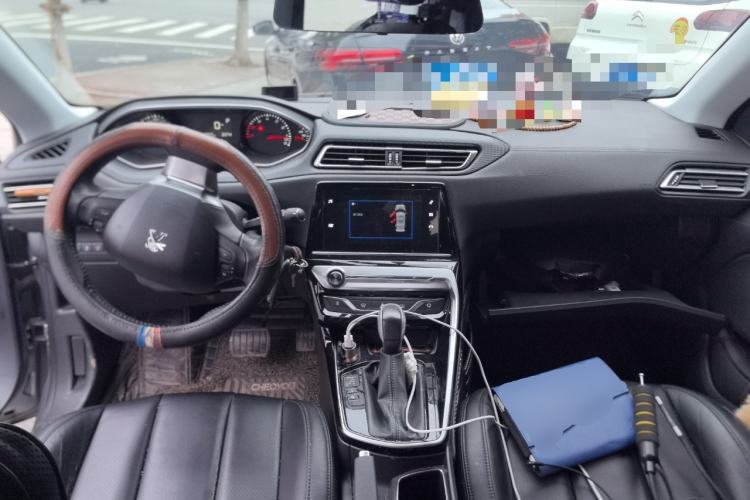 Used Peugeot 308 2018 230THP Automatic Luxury Edition Center Console