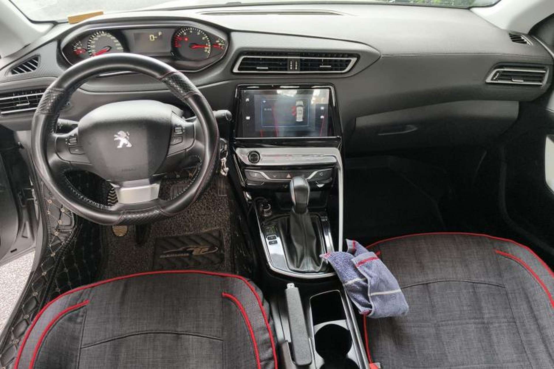 Used Peugeot 308 2018 1.6L Automatic Luxury Edition Center Console