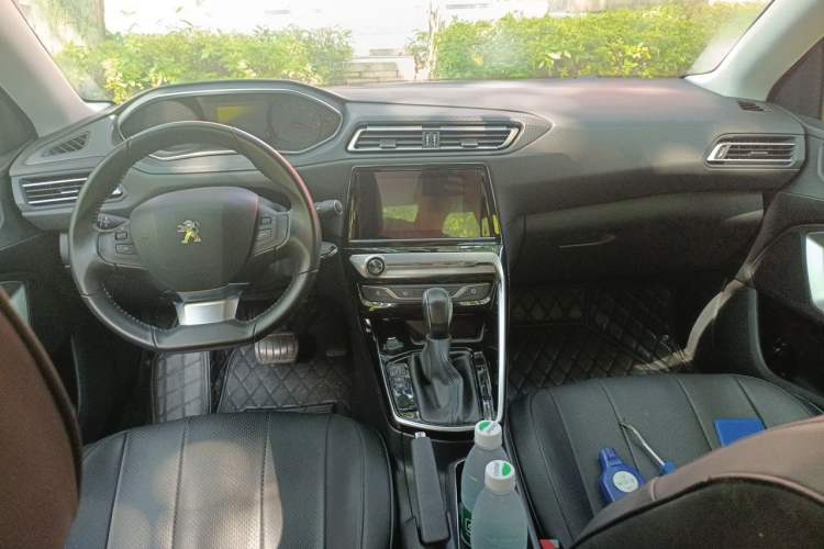 Used Peugeot 308 2018 230THP Automatic Luxury Edition Center Console
