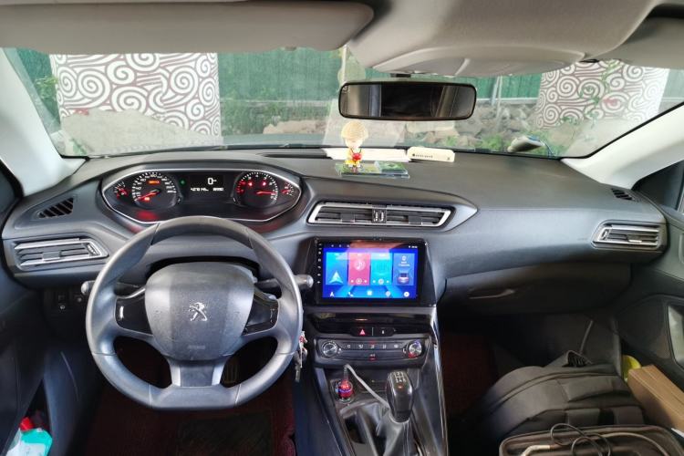 Used Peugeot 308 2018 1.6L Manual Fashion Edition Center Console