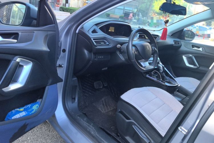 Used Peugeot 308 2018 230THP Automatic Luxury Edition Driver Seat