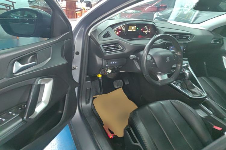 Used Peugeot 308 2018 1.6L Automatic Luxury Edition Driver Seat