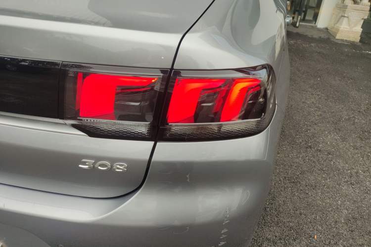 Used Peugeot 308 2018 1.6L Automatic Luxury Edition Exterior 3