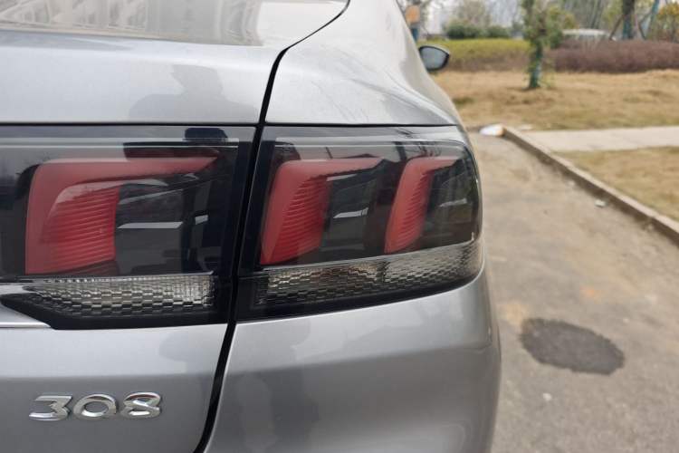 Used Peugeot 308 2018 1.6L Automatic Luxury Edition Exterior 6