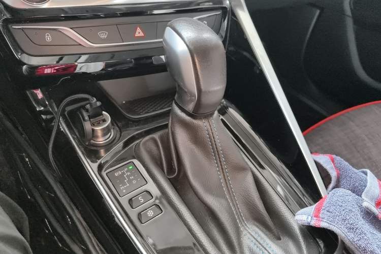 Used Peugeot 308 2018 1.6L Automatic Luxury Edition Gear Lever