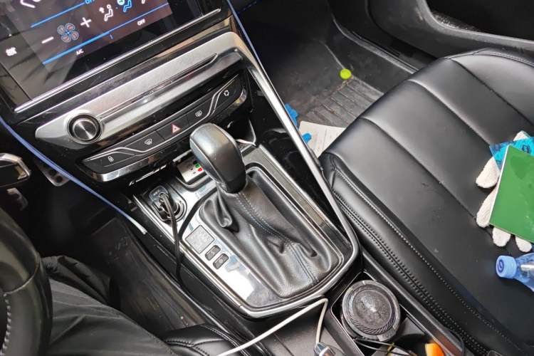 Used Peugeot 308 2018 1.6L Automatic Luxury Edition Gear Lever