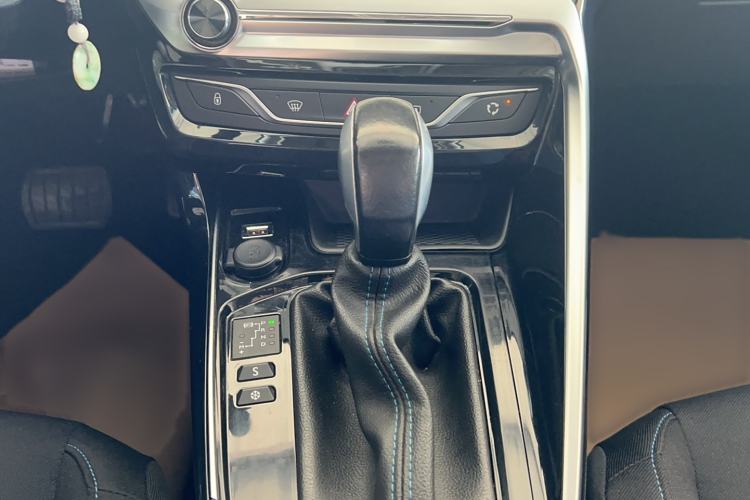 Used Peugeot 308 2018 230THP Automatic Luxury Edition Gear Lever