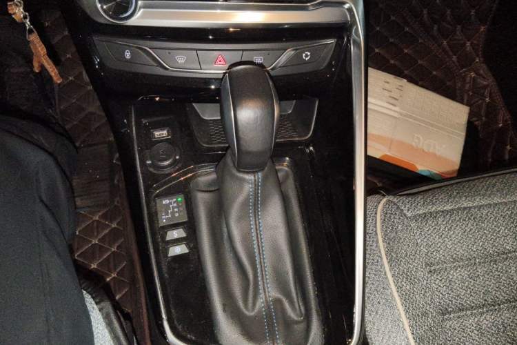 Used Peugeot 308 2018 1.6L Automatic Luxury Edition Gear Lever