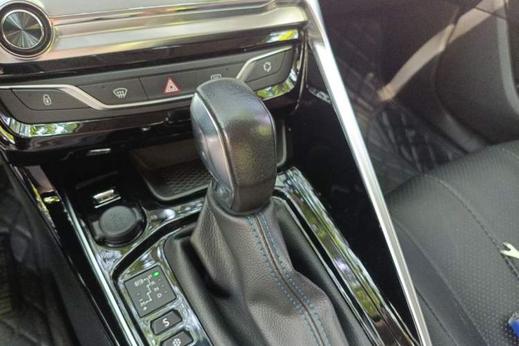 Used Peugeot 308 2018 230THP Automatic Luxury Edition Gear Lever