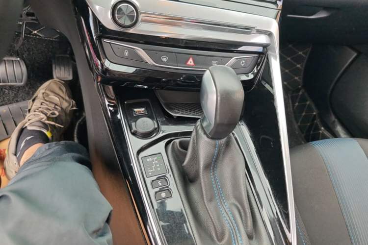 Used Peugeot 308 2018 1.6L Automatic Luxury Edition Gear Lever