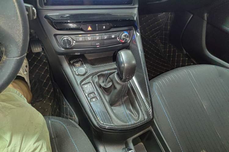 Used Peugeot 308 2018 1.6L Automatic Fashion Edition Gear Lever