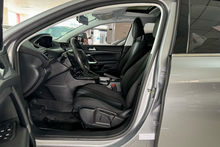 Used Peugeot 308 2018 1.6L Automatic Luxury Edition Interior 10