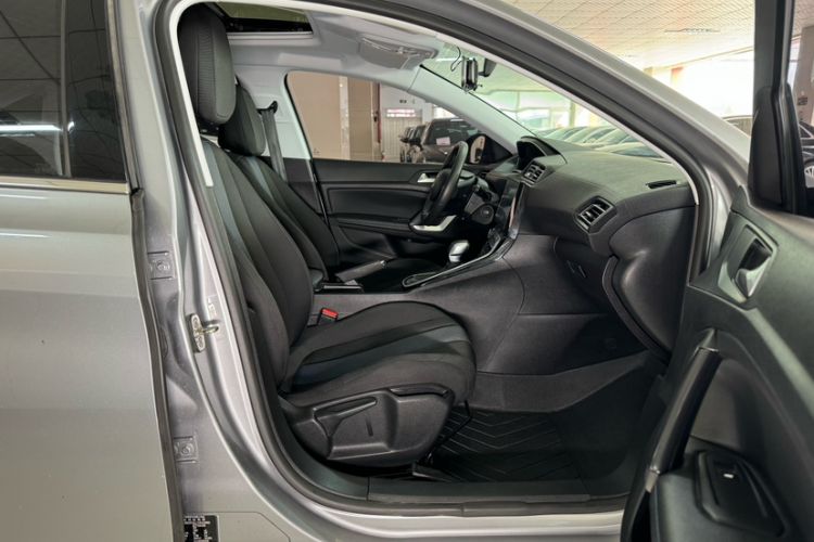 Used Peugeot 308 2018 1.6L Automatic Luxury Edition Interior 9