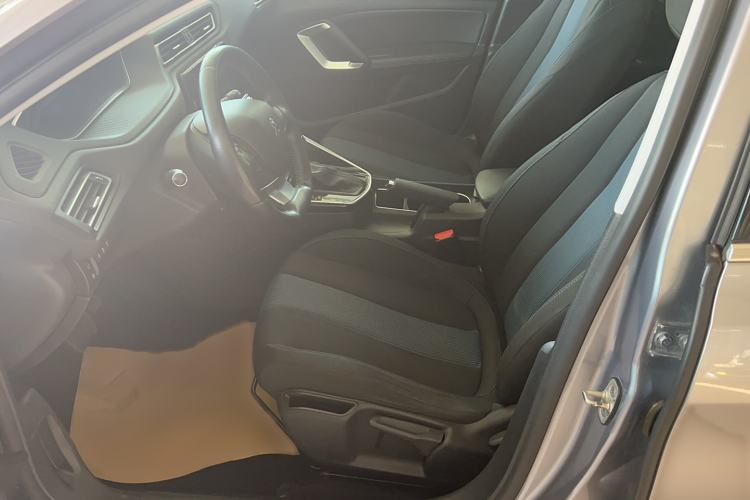 Used Peugeot 308 2018 230THP Automatic Luxury Edition Left Front Seat