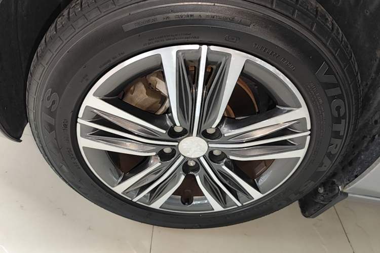 Used Peugeot 308 2018 1.6L Automatic Luxury Edition Left Front Wheel Hub