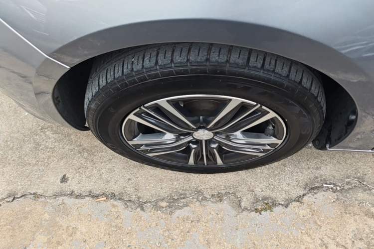 Used Peugeot 308 2018 1.6L Automatic Luxury Edition Left Front Wheel Hub