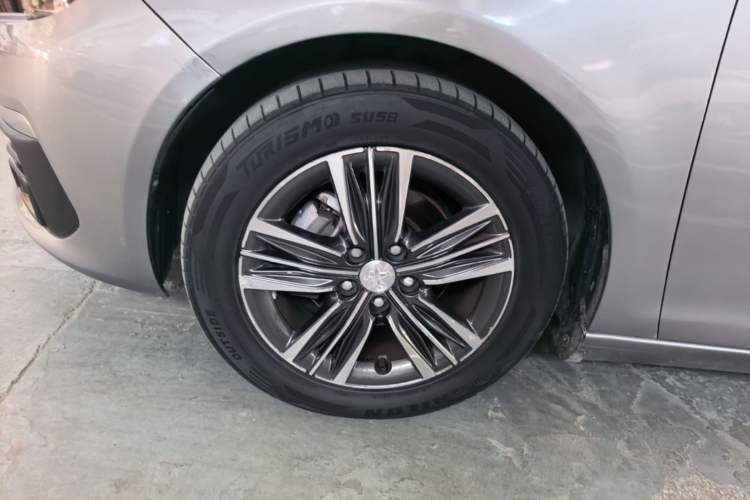 Used Peugeot 308 2018 1.6L Automatic Luxury Edition Left Front Wheel Hub