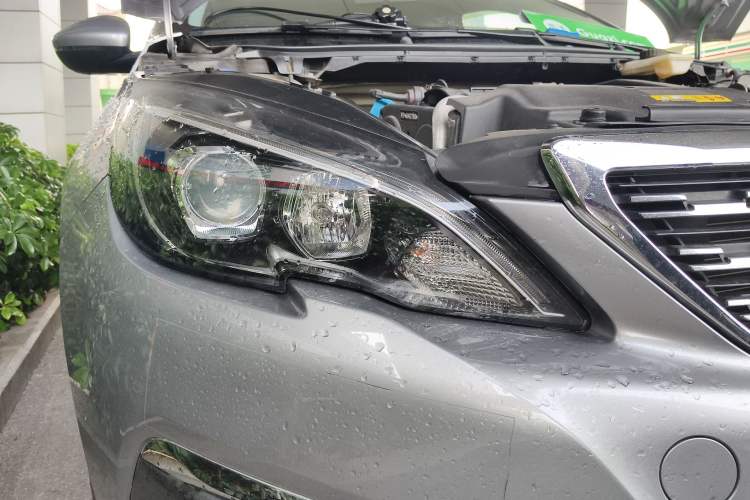 Used Peugeot 308 2018 1.6L Automatic Luxury Edition Right Front Headlight