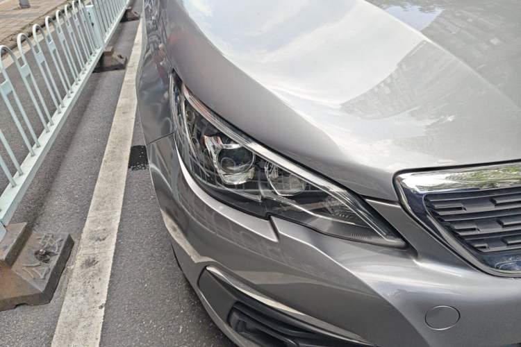 Used Peugeot 308 2018 1.6L Automatic Luxury Edition Right Front Headlight
