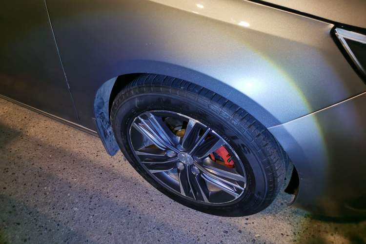 Used Peugeot 308 2018 1.6L Automatic Luxury Edition Right Front Wheel Hub
