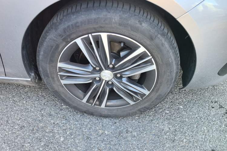 Used Peugeot 308 2018 230THP Automatic Luxury Edition Right Front Wheel Hub