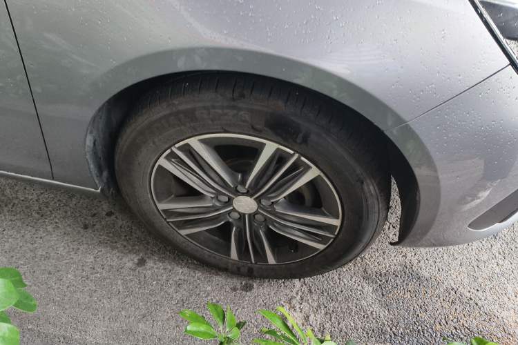 Used Peugeot 308 2018 1.6L Automatic Luxury Edition Right Front Wheel Hub