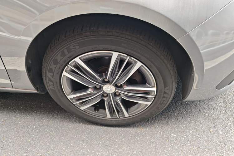 Used Peugeot 308 2018 1.6L Automatic Luxury Edition Right Front Wheel Hub