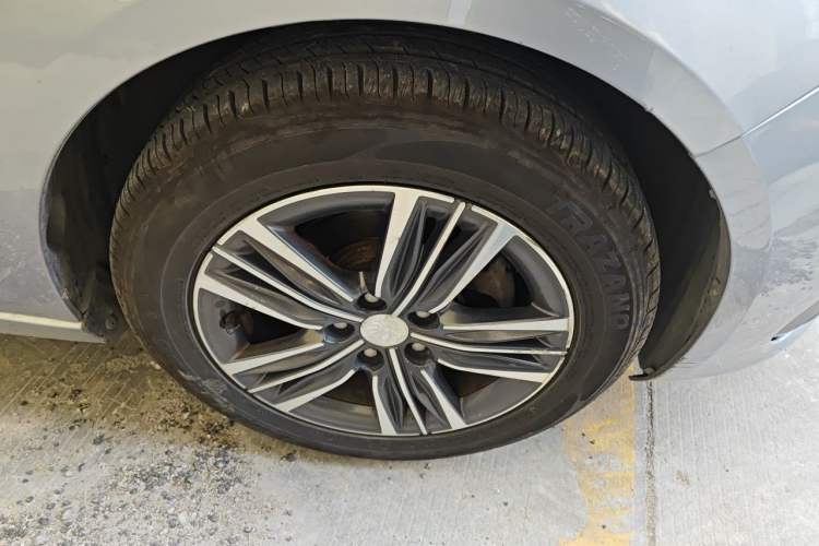 Used Peugeot 308 2018 1.6L Automatic Luxury Edition Right Front Wheel Hub