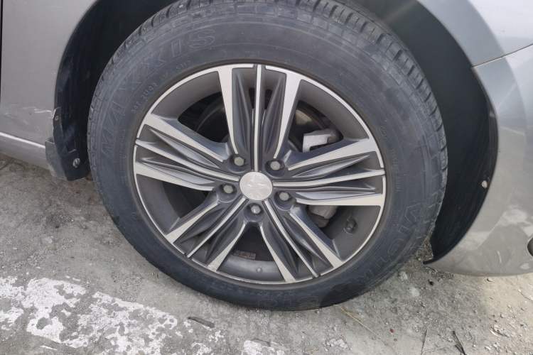 Used Peugeot 308 2018 1.6L Automatic Luxury Edition Right Front Wheel Hub