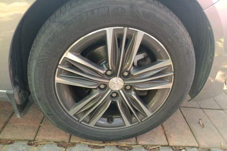 Used Peugeot 308 2018 230THP Automatic Luxury Edition Right Front Wheel Hub
