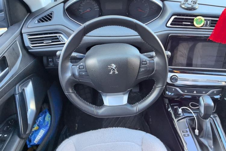 Used Peugeot 308 2018 230THP Automatic Luxury Edition Steering Wheel