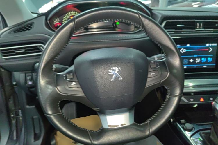Used Peugeot 308 2018 1.6L Automatic Luxury Edition Steering Wheel
