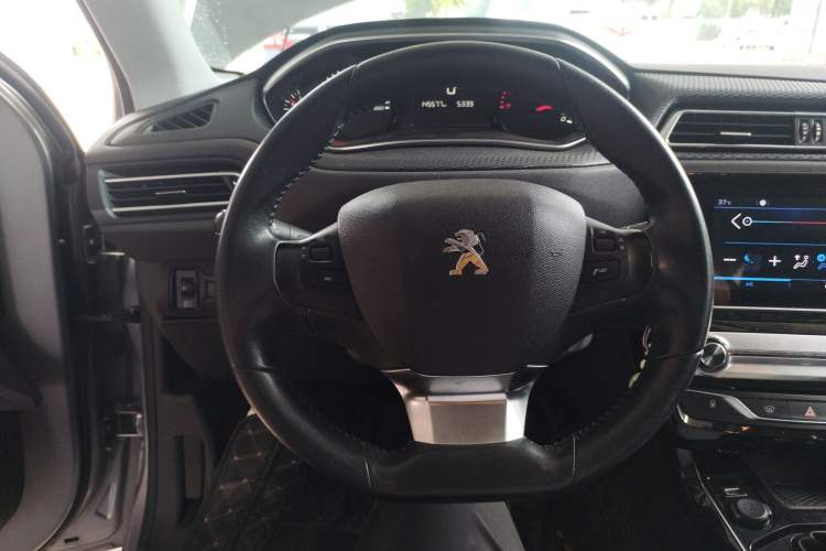 Used Peugeot 308 2018 230THP Automatic Luxury Edition Steering Wheel