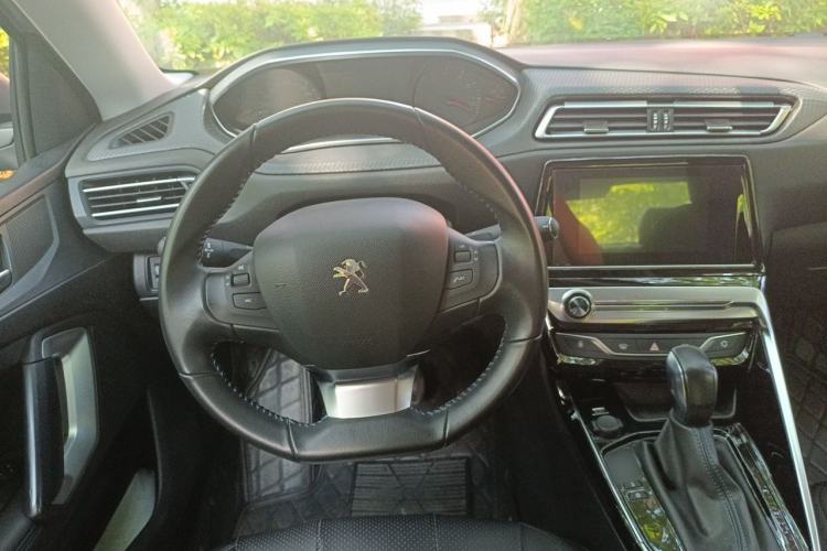 Used Peugeot 308 2018 230THP Automatic Luxury Edition Steering Wheel