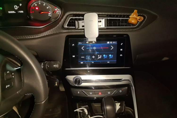 Used Peugeot 308 2018 230THP Automatic Luxury Edition Audio And AC Panel