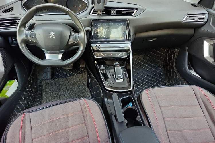 Used Peugeot 308 2018 230THP Automatic Luxury Edition Center Console