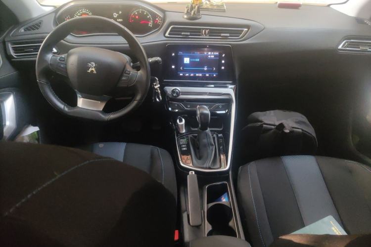 Used Peugeot 308 2018 1.6L Automatic Luxury Edition Center Console