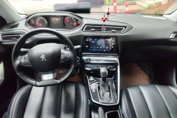 Used Peugeot 308 2018 1.6L Automatic Luxury Edition Center Console
