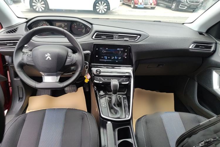 Used Peugeot 308 2018 1.6L Automatic Luxury Edition Center Console