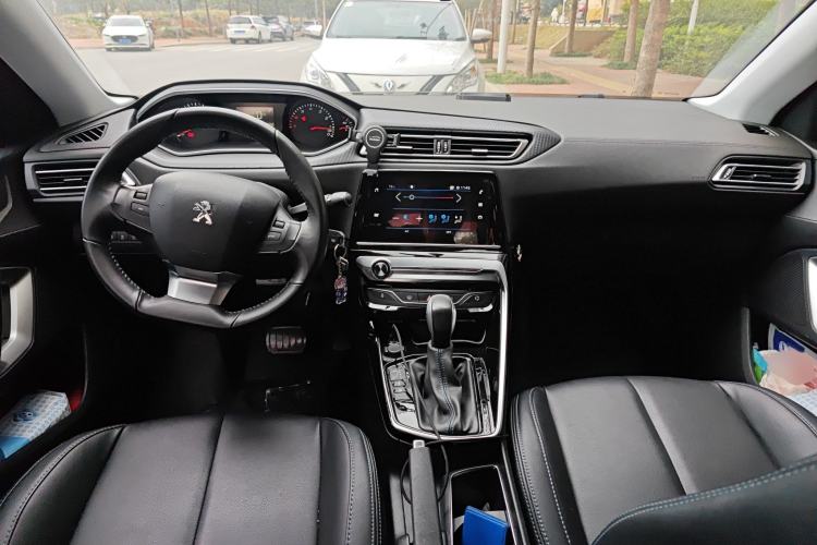 Used Peugeot 308 2018 1.6L Automatic Luxury Edition Center Console
