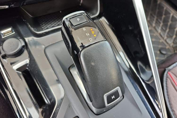Used Peugeot 308 2018 230THP Automatic Luxury Edition Gear Lever