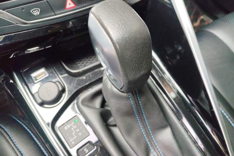 Used Peugeot 308 2018 1.6L Automatic Luxury Edition Gear Lever