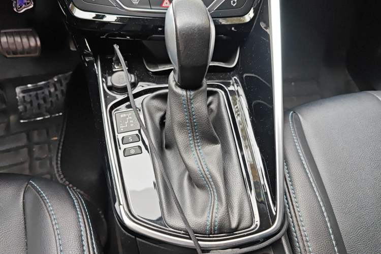 Used Peugeot 308 2018 1.6L Automatic Luxury Edition Gear Lever