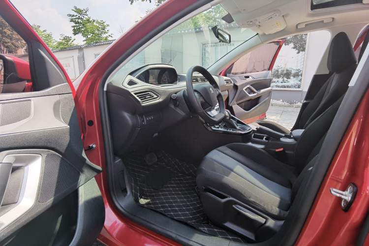 Used Peugeot 308 2018 1.6L Automatic Luxury Edition Interior 1