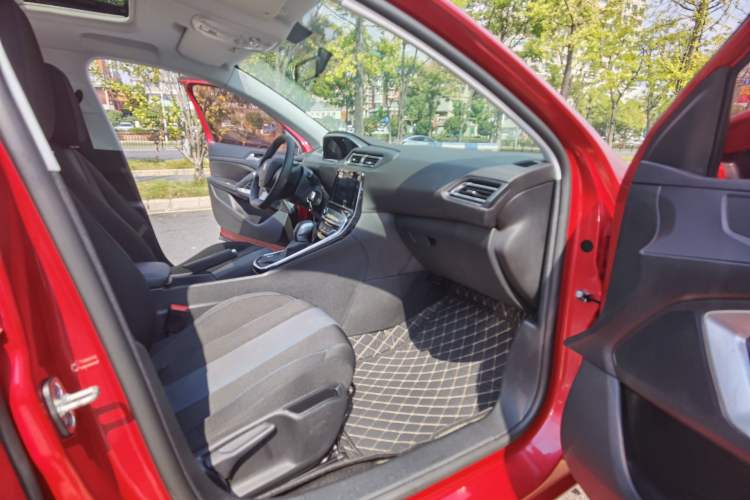 Used Peugeot 308 2018 1.6L Automatic Luxury Edition Interior 2