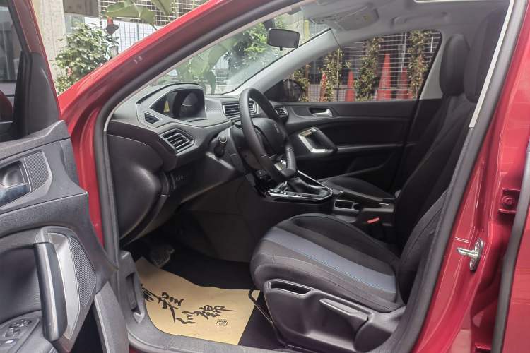 Used Peugeot 308 2018 1.6L Automatic Luxury Edition Interior 2