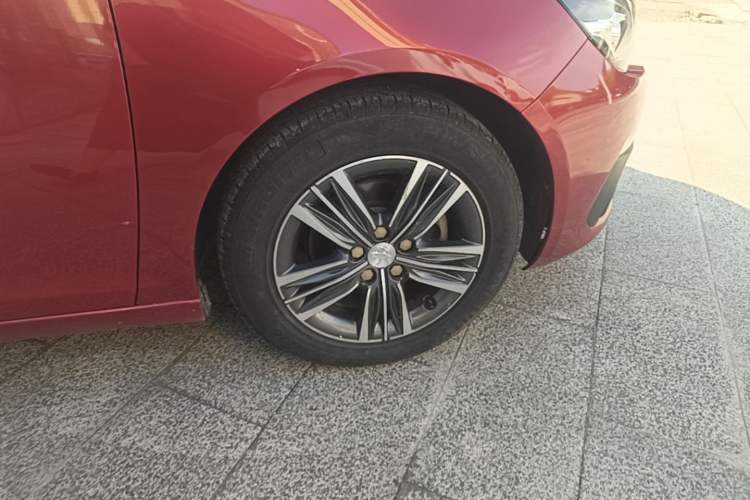 Used Peugeot 308 2018 1.6L Automatic Luxury Edition Left Front Wheel Hub